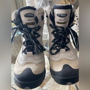 Women’s Columbia winter boots size 8.5 .. Smoke free home